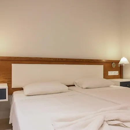 Hotel Tsampika 3*