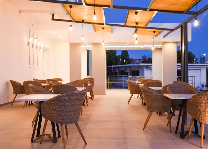 Отель Tsampika 3*