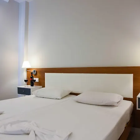 Hotel Tsampika 3*