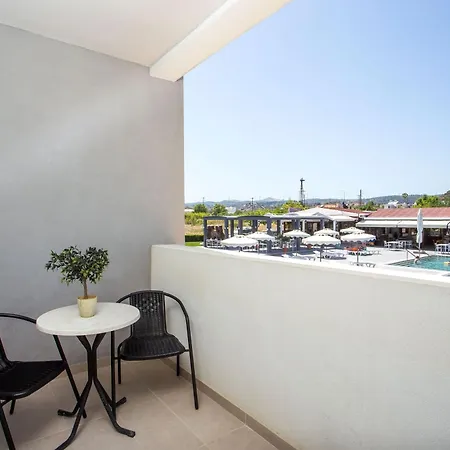 Ξενοδοχείο Tsampika 3*