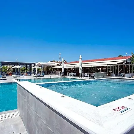 Hotel Tsampika 3*